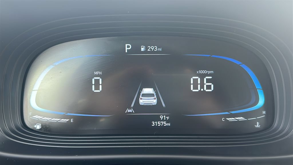 Used 2025 Hyundai Venue SEL FWD image 2