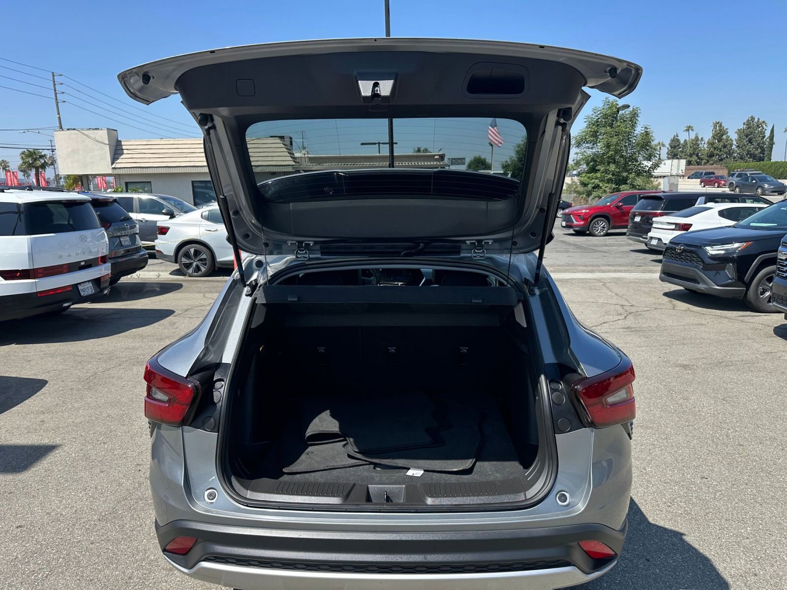 Used 2025 Chevrolet Trax LT FWD image 30