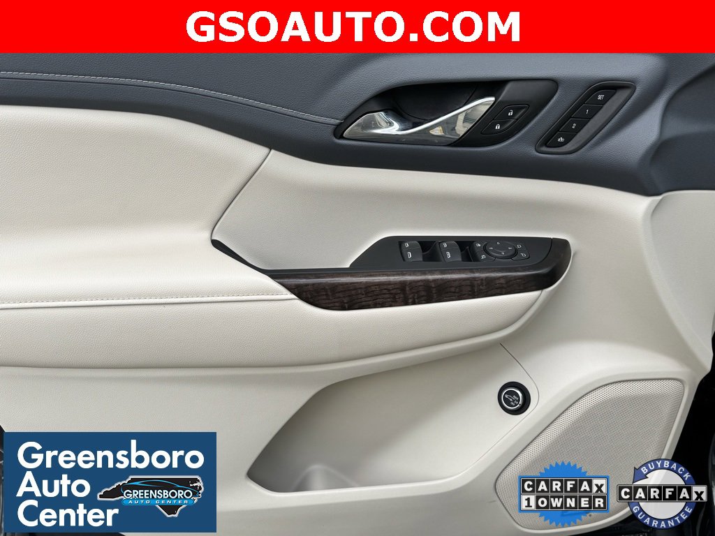 Used 2022 GMC Acadia Denali w/ Denali Technology Package image 25