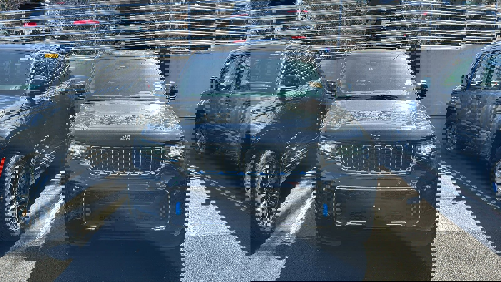 Used 2024 Jeep Grand Cherokee Overland w/ Luxury Tech Group IV image 2