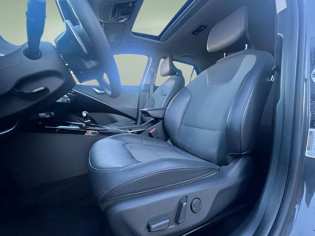 Used 2023 Kia Niro EX Touring image 10
