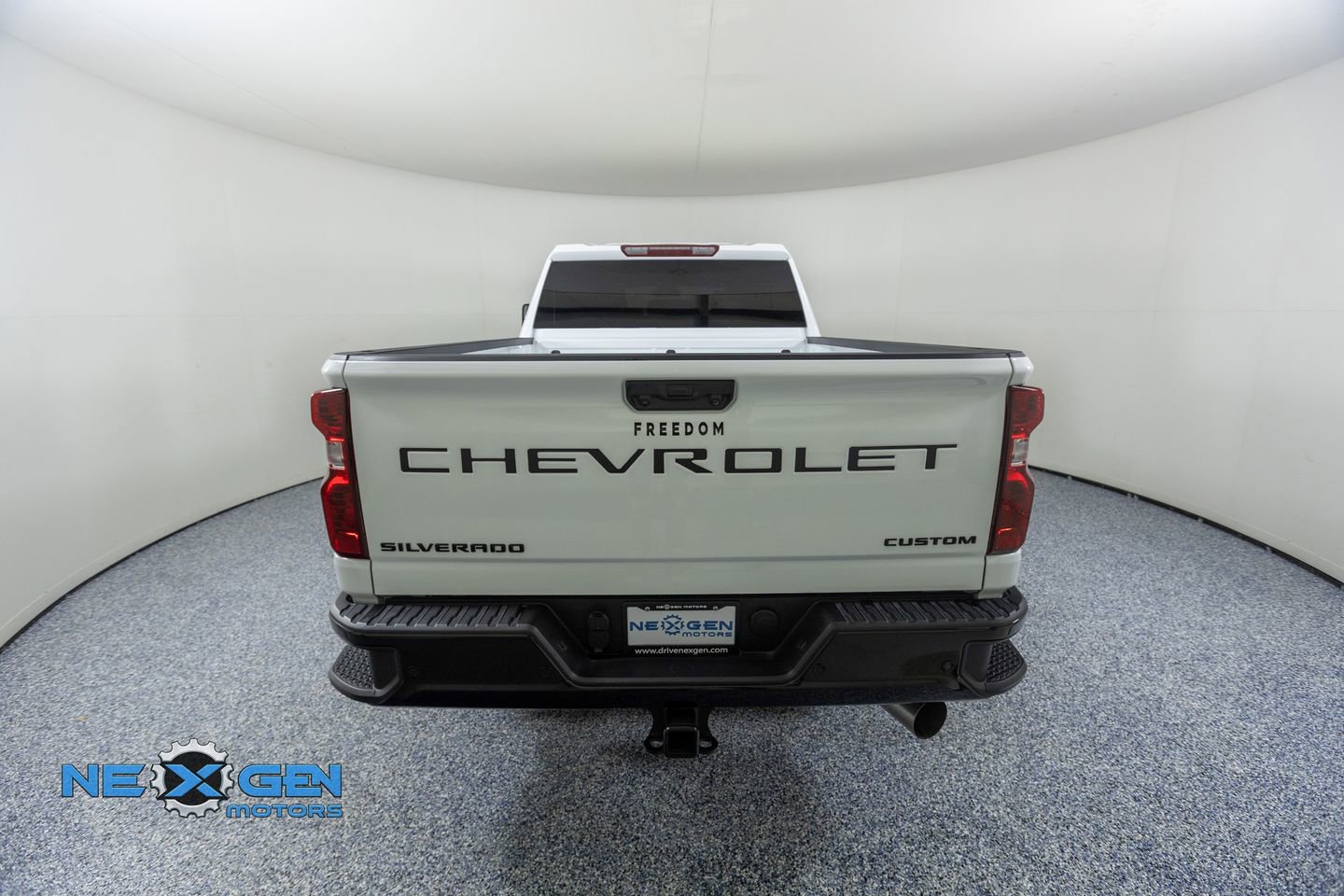 Used 2025 Chevrolet Silverado 2500 Custom w/ Custom Value Package AWD/4WD image 6