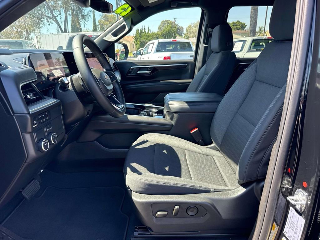 Used 2025 Chevrolet Suburban LS image 22