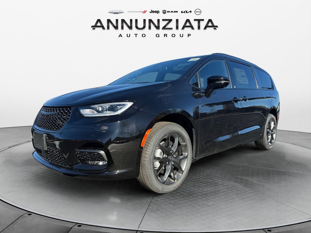 New 2026 Chrysler Pacifica Limited w/ S Appearance Package