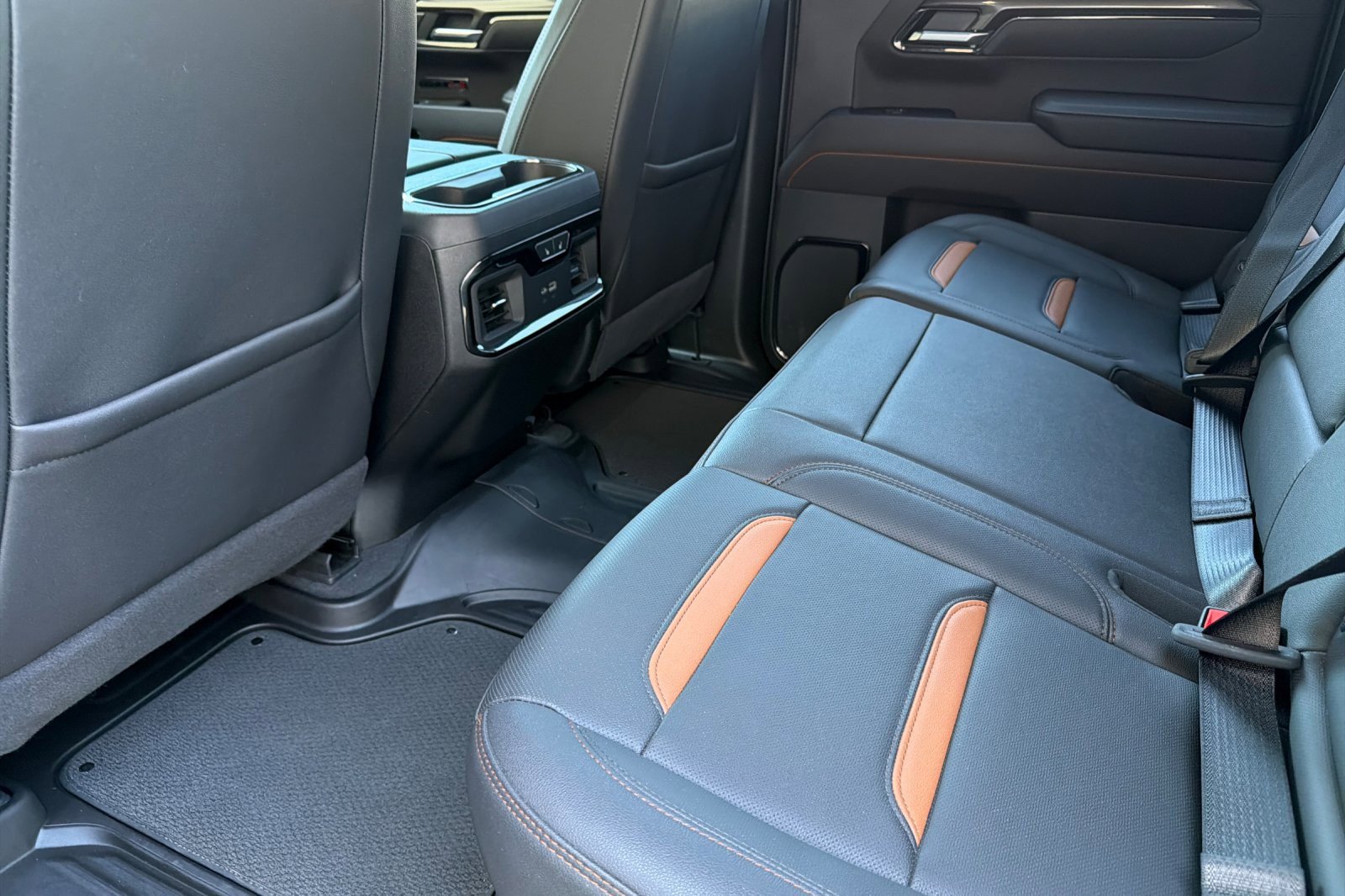 Used 2025 GMC Sierra 1500 AT4 w/ AT4 Premium Package AWD/4WD image 9