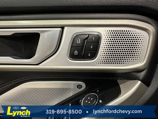 Used 2023 Ford Explorer Limited w/ Limited Technology Package image 7