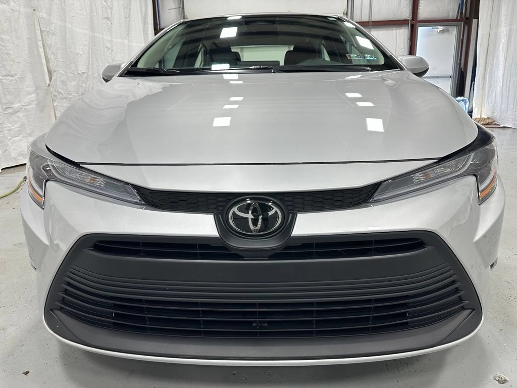 Used 2026 Toyota Corolla LE FWD image 2