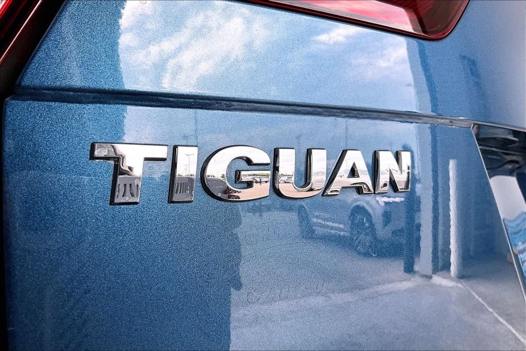 Used 2020 Volkswagen Tiguan SEL Premium R-Line AWD/4WD image 38