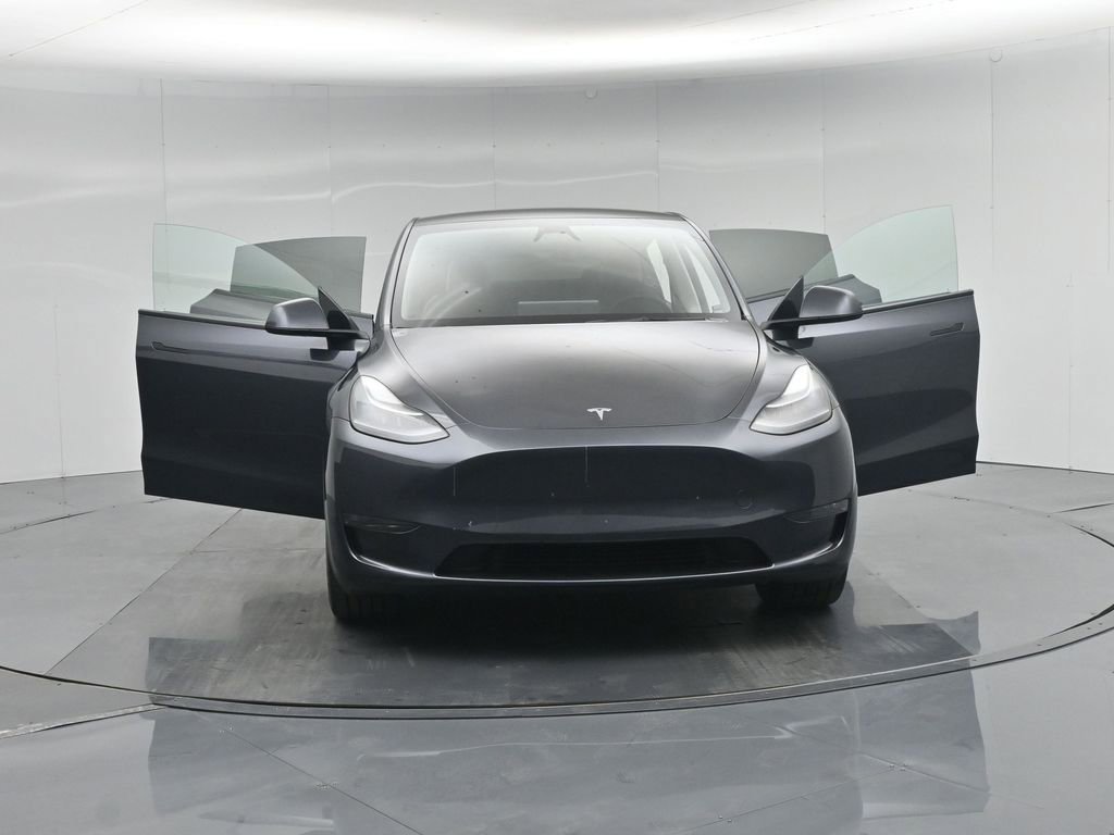 Used 2024 Tesla Model Y Long Range image 28