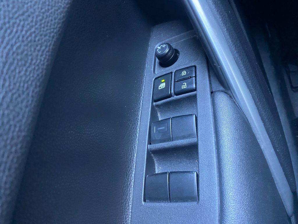 Used 2024 Toyota Corolla Cross XLE image 20