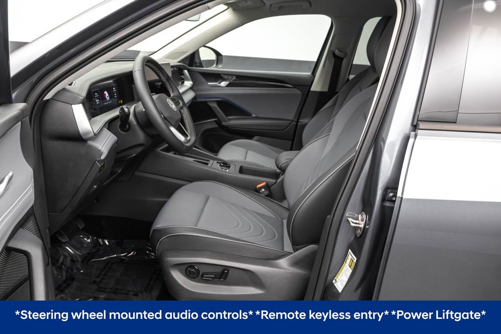 Used 2025 Volkswagen Tiguan SE image 5