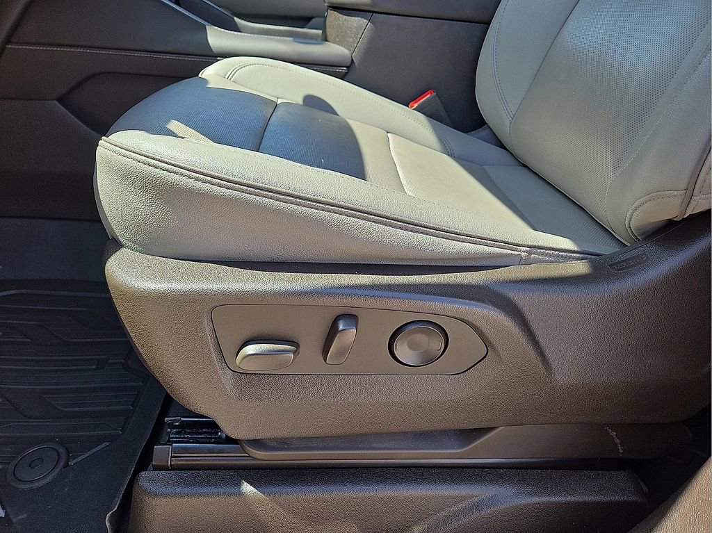 Used 2022 GMC Yukon XL SLT w/ SLT Luxury Package image 26