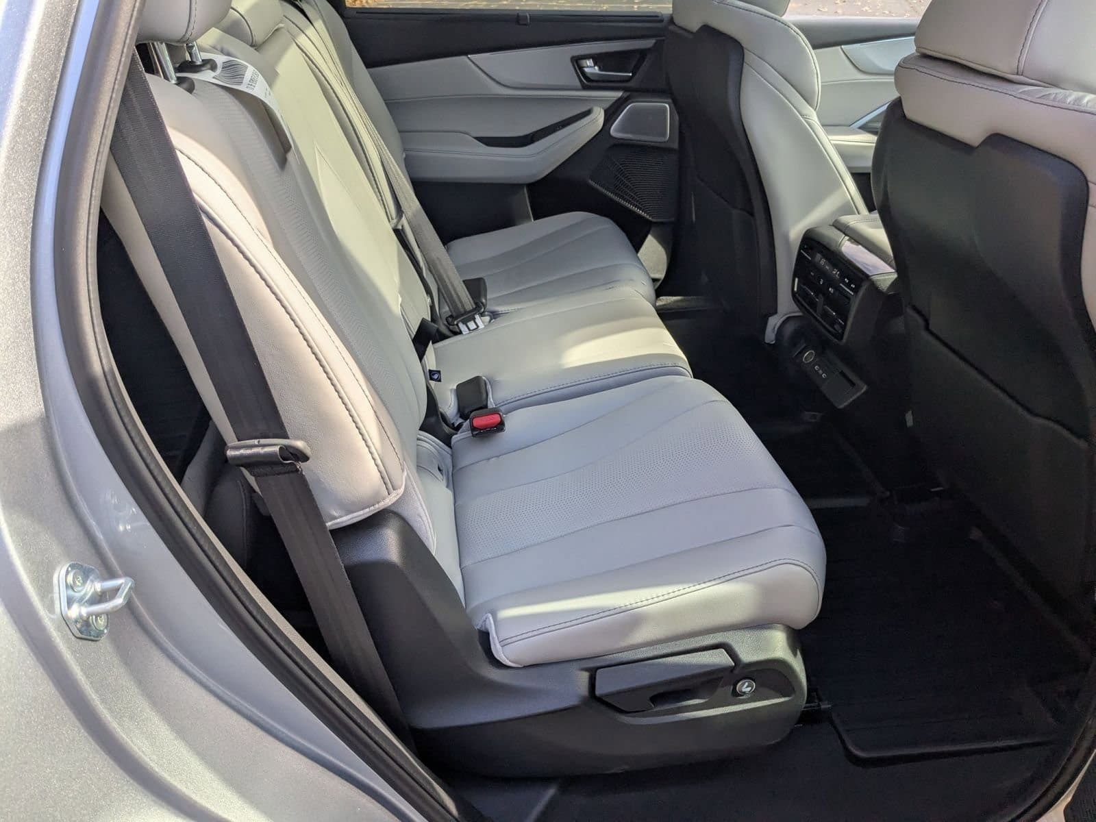 Certified 2026 Acura MDX w/ Technology Package FWD image 28