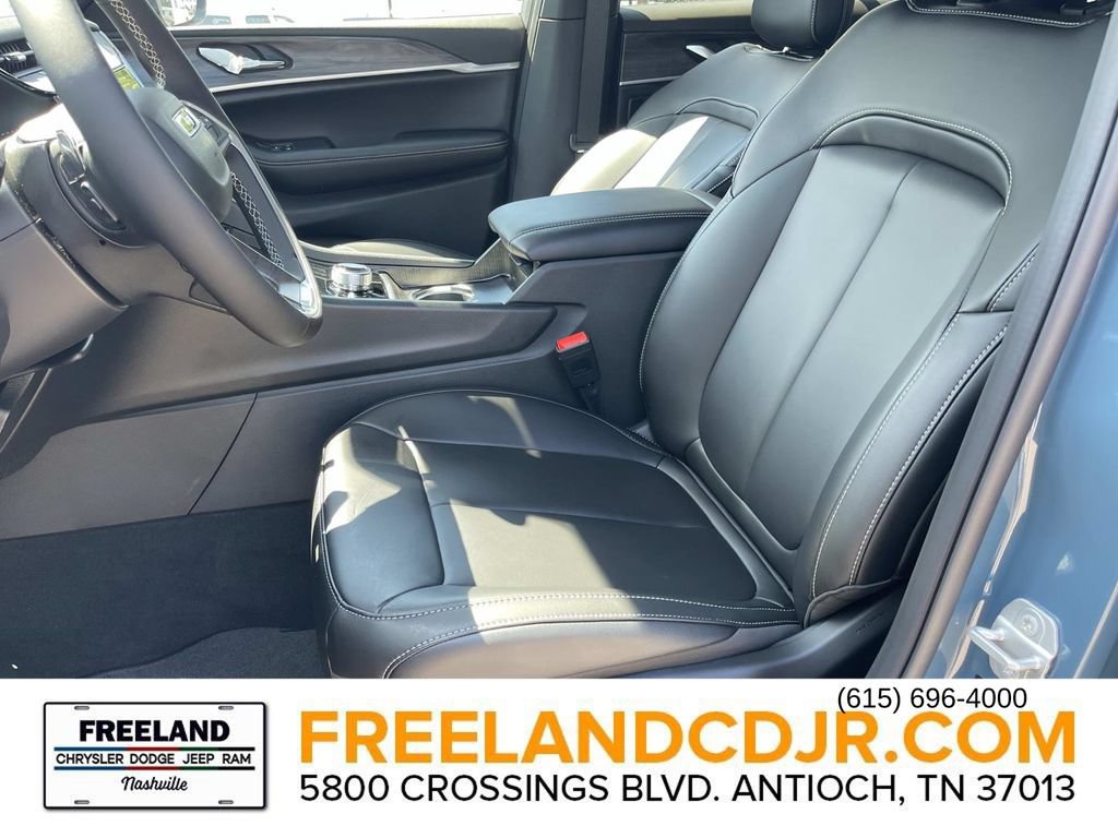New 2026 Jeep Grand Cherokee Limited w/ Limited Altitude Package AWD/4WD image 21