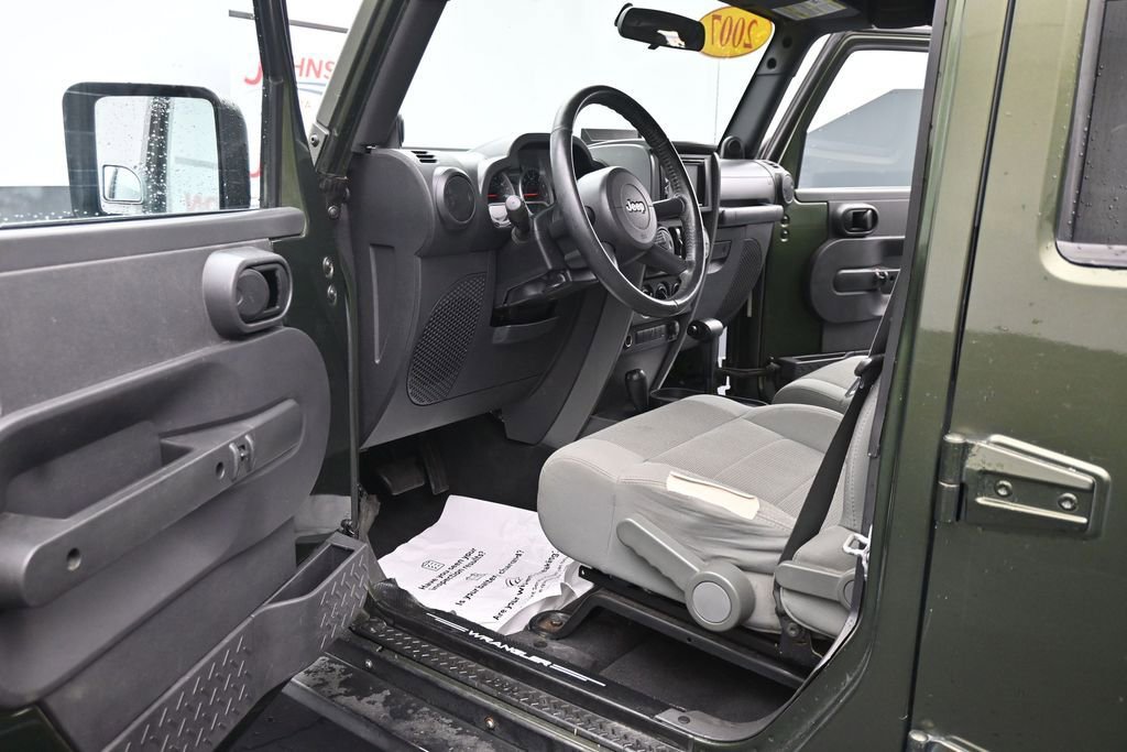 Used 2007 Jeep Wrangler Unlimited Sahara w/ Dual Top Group AWD/4WD image 16