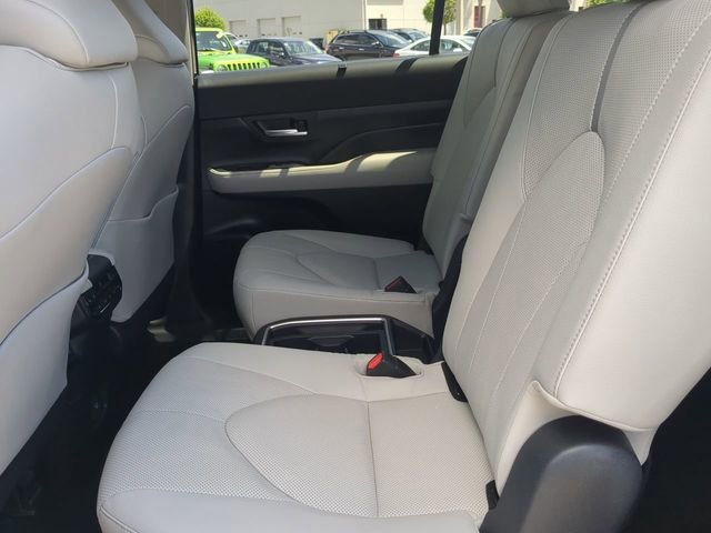 Certified 2024 Toyota Grand Highlander Platinum AWD/4WD image 14