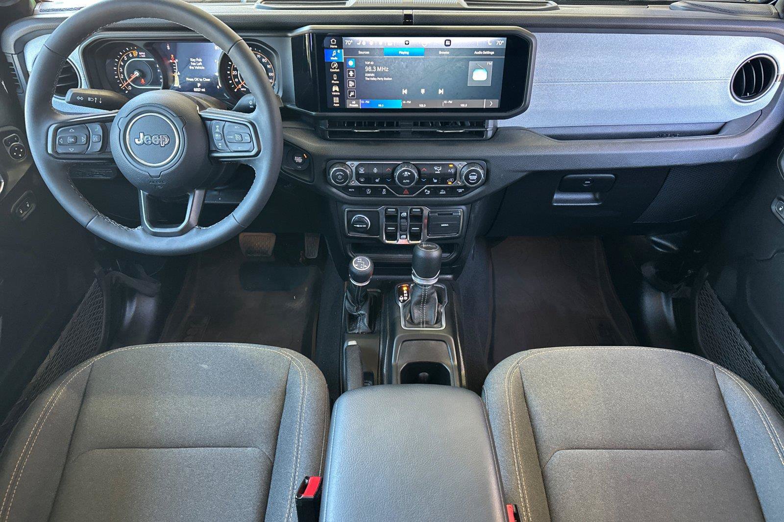 Certified 2025 Jeep Gladiator Sport AWD/4WD image 12