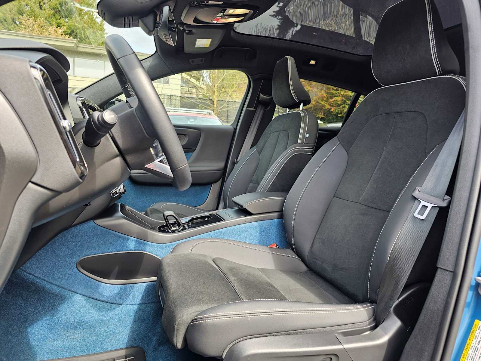 Certified 2023 Volvo C40 P8 Recharge Ultimate w/ Protection Package Premier image 18