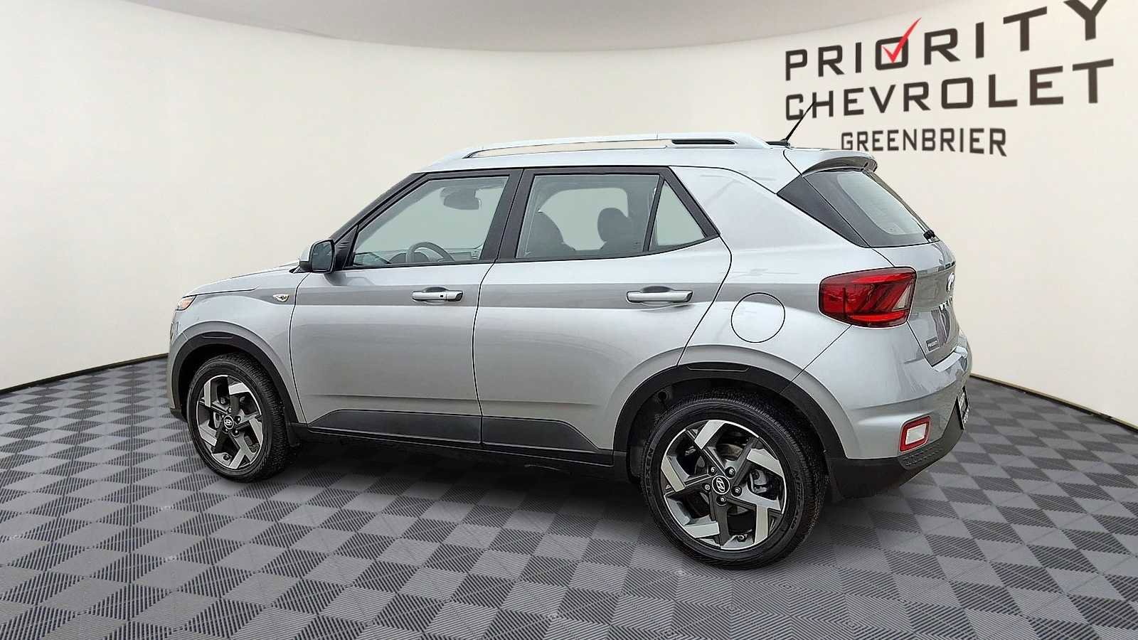 Used 2025 Hyundai Venue SEL image 6