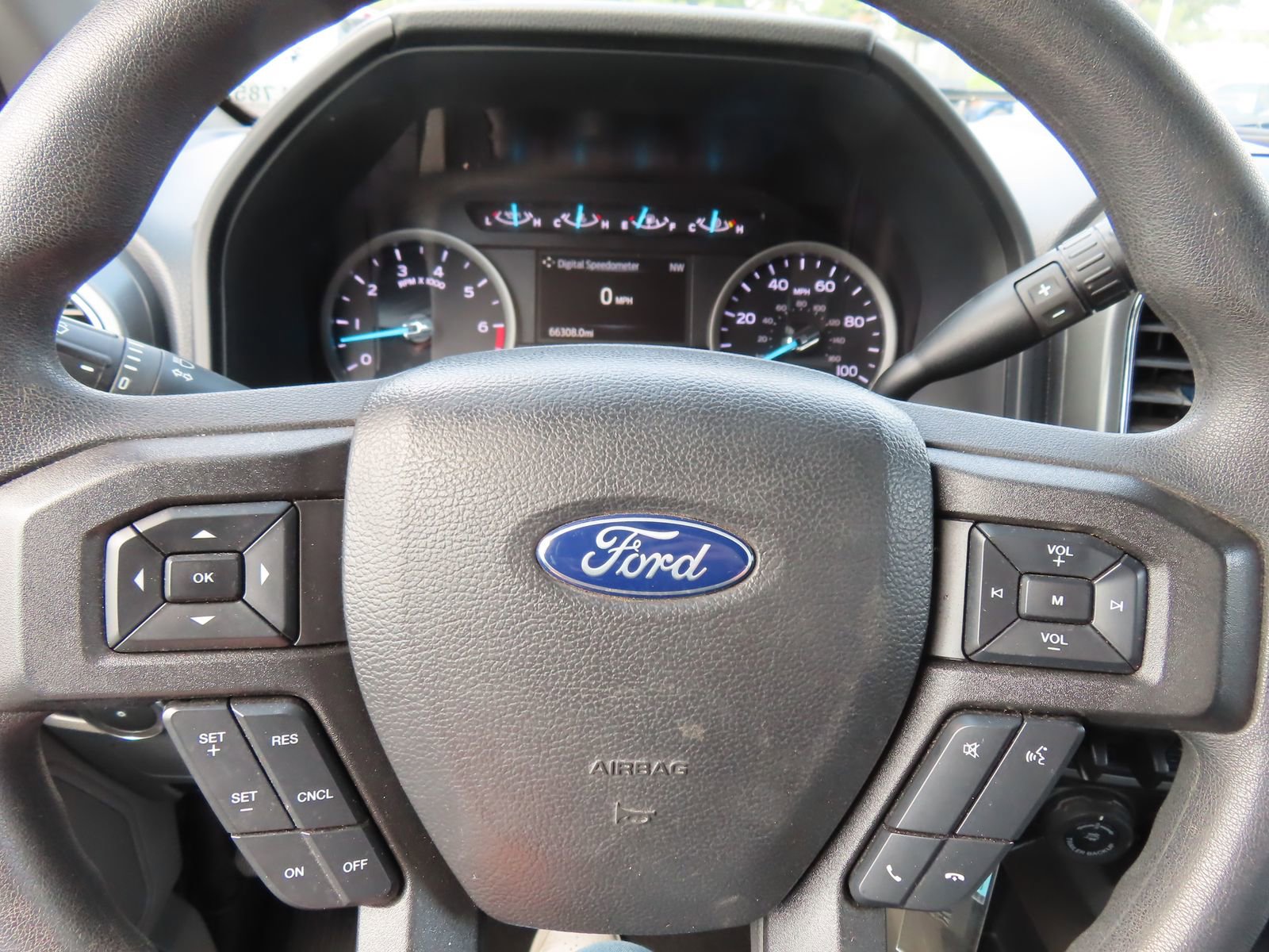 Used 2022 Ford F250 XLT w/ XLT Premium Package AWD/4WD image 19