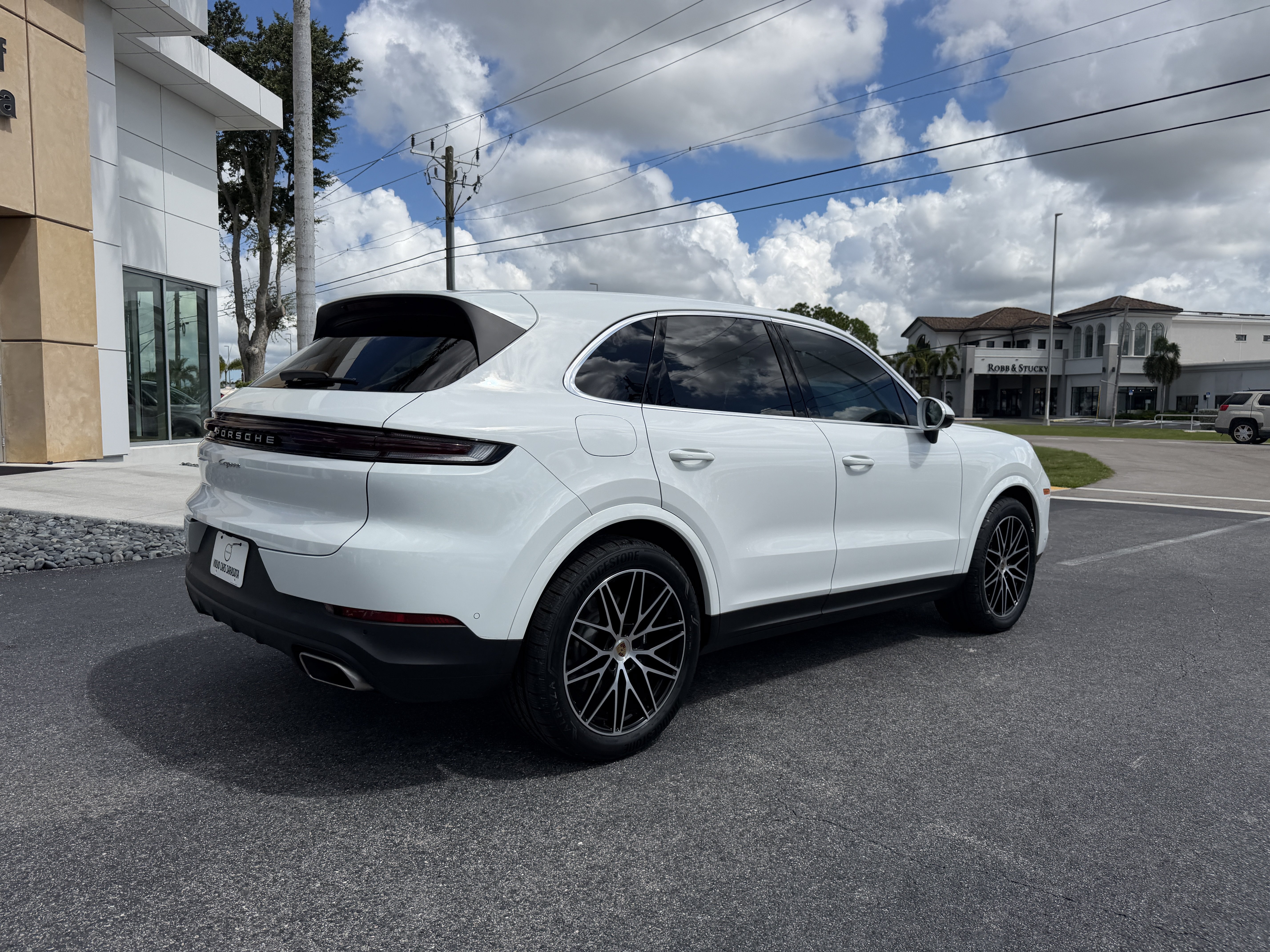 Used 2024 Porsche Cayenne AWD/4WD image 3