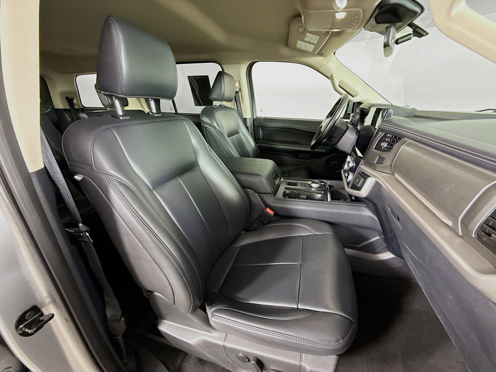Used 2024 Ford Expedition XLT image 36