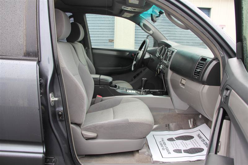 Used 2005 Toyota 4Runner SR5 AWD/4WD image 19