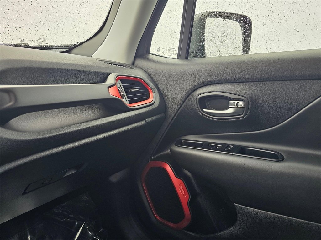 Used 2021 Jeep Renegade Trailhawk w/ Trailer Tow Group image 25