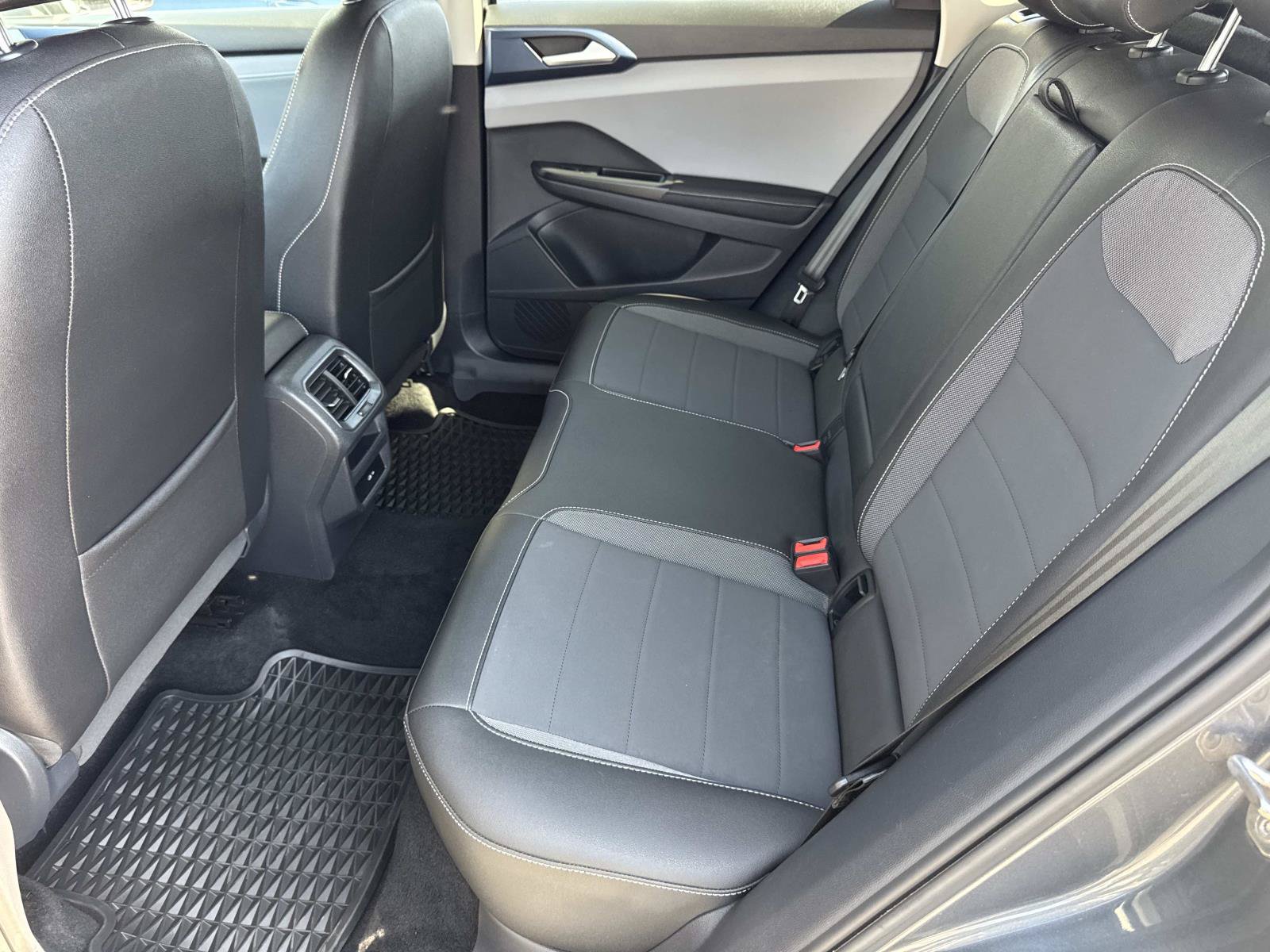 Certified 2024 Volkswagen Taos SE FWD image 27