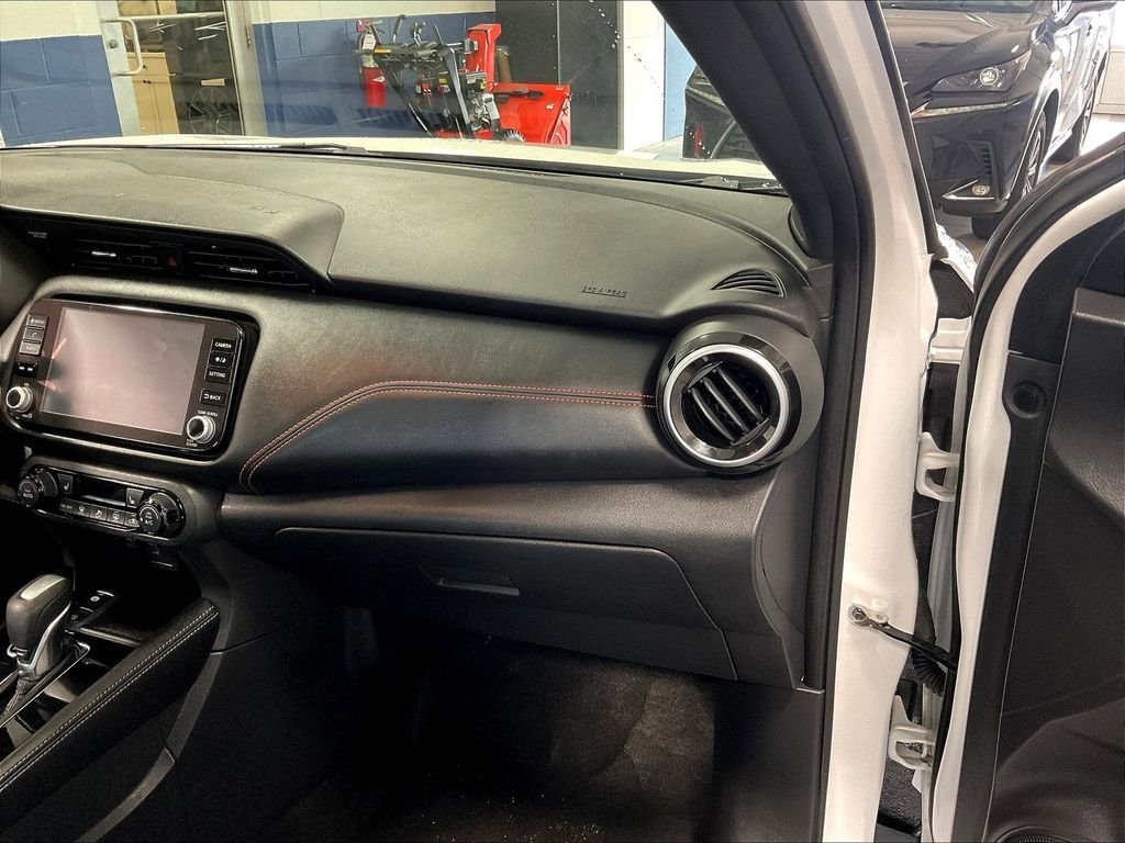 Used 2023 Nissan Kicks SR w/ SR Premium Package FWD image 13