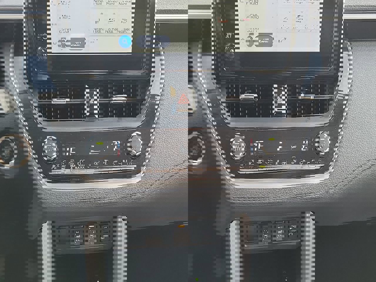 Used 2023 Toyota Corolla Cross XLE image 18