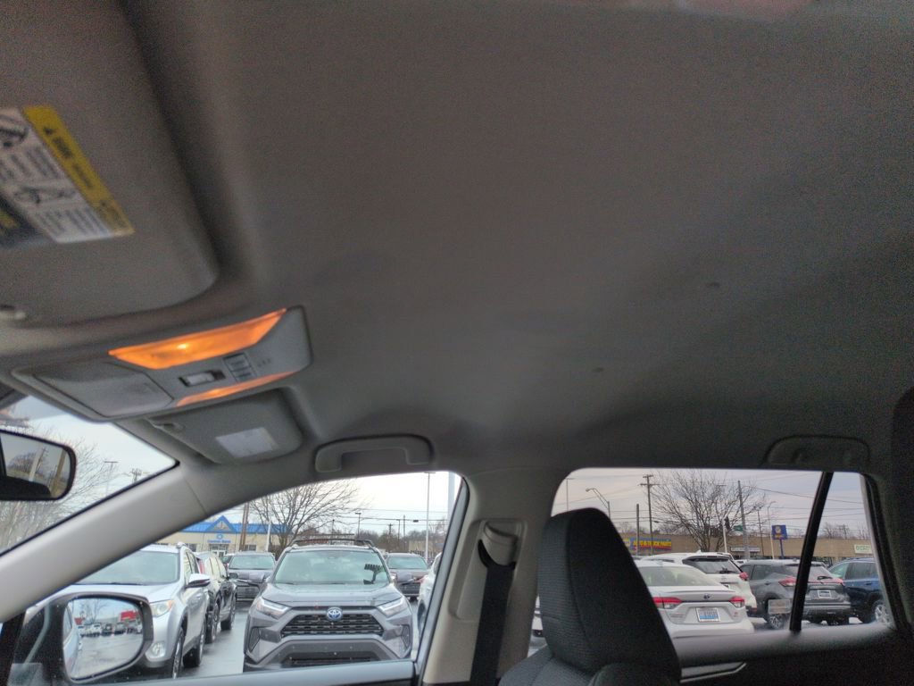 Used 2021 Toyota RAV4 LE image 21