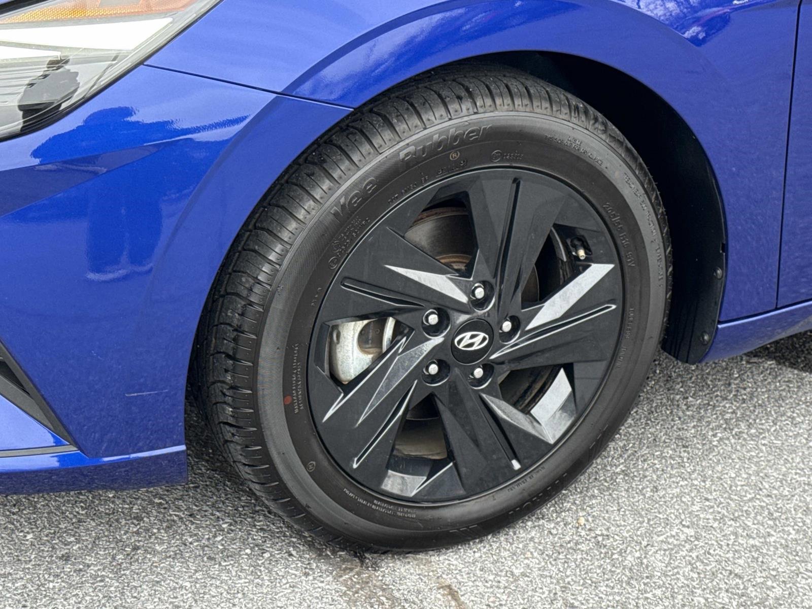 Used 2023 Hyundai Elantra SEL w/ Cargo Package image 7