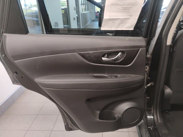 Used 2020 Nissan Rogue SV image 15