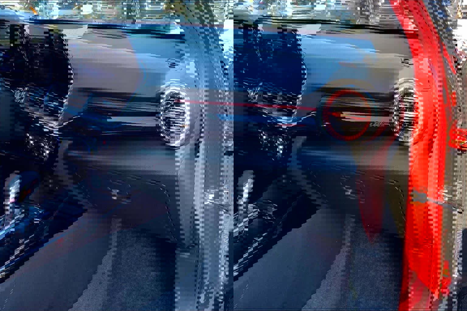 Used 2024 Chevrolet Trax RS w/ Sunroof Package image 18