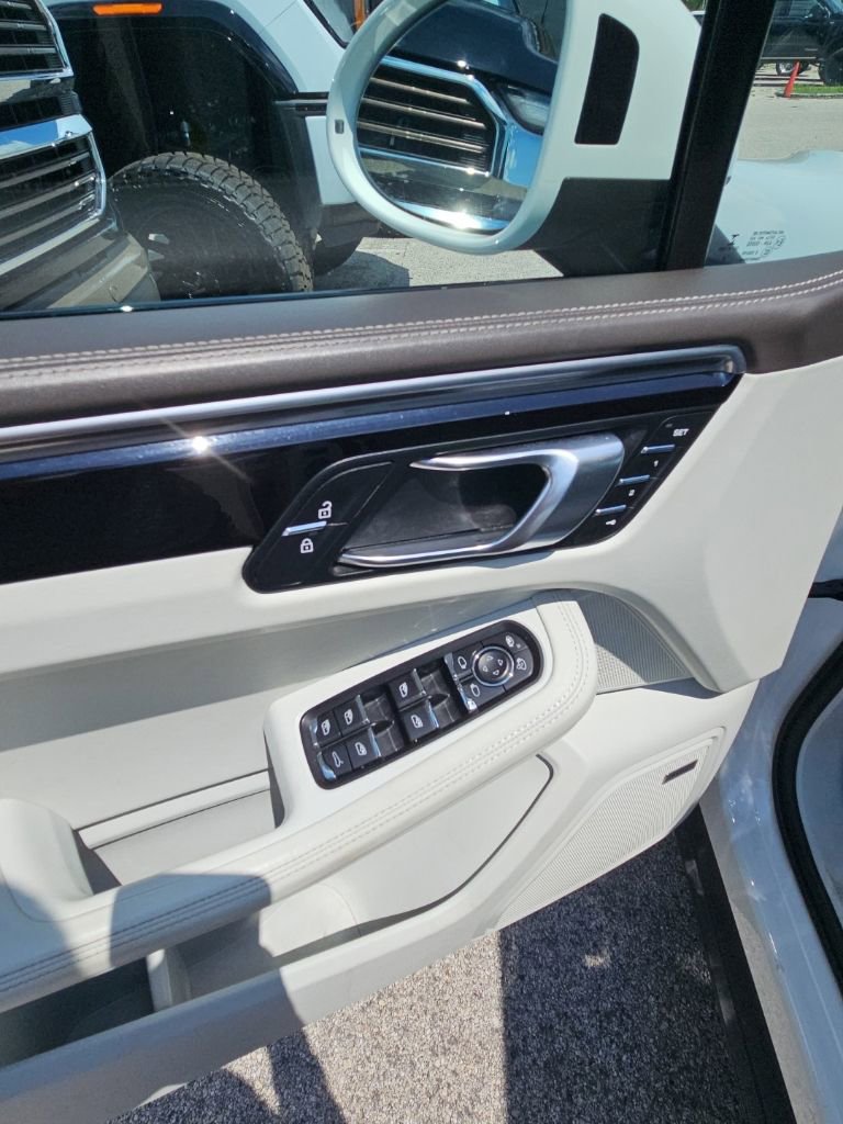 Used 2021 Porsche Macan S AWD/4WD image 11