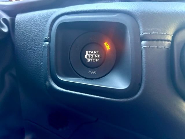 Used 2025 Jeep Wrangler Unlimited Sahara AWD/4WD image 23
