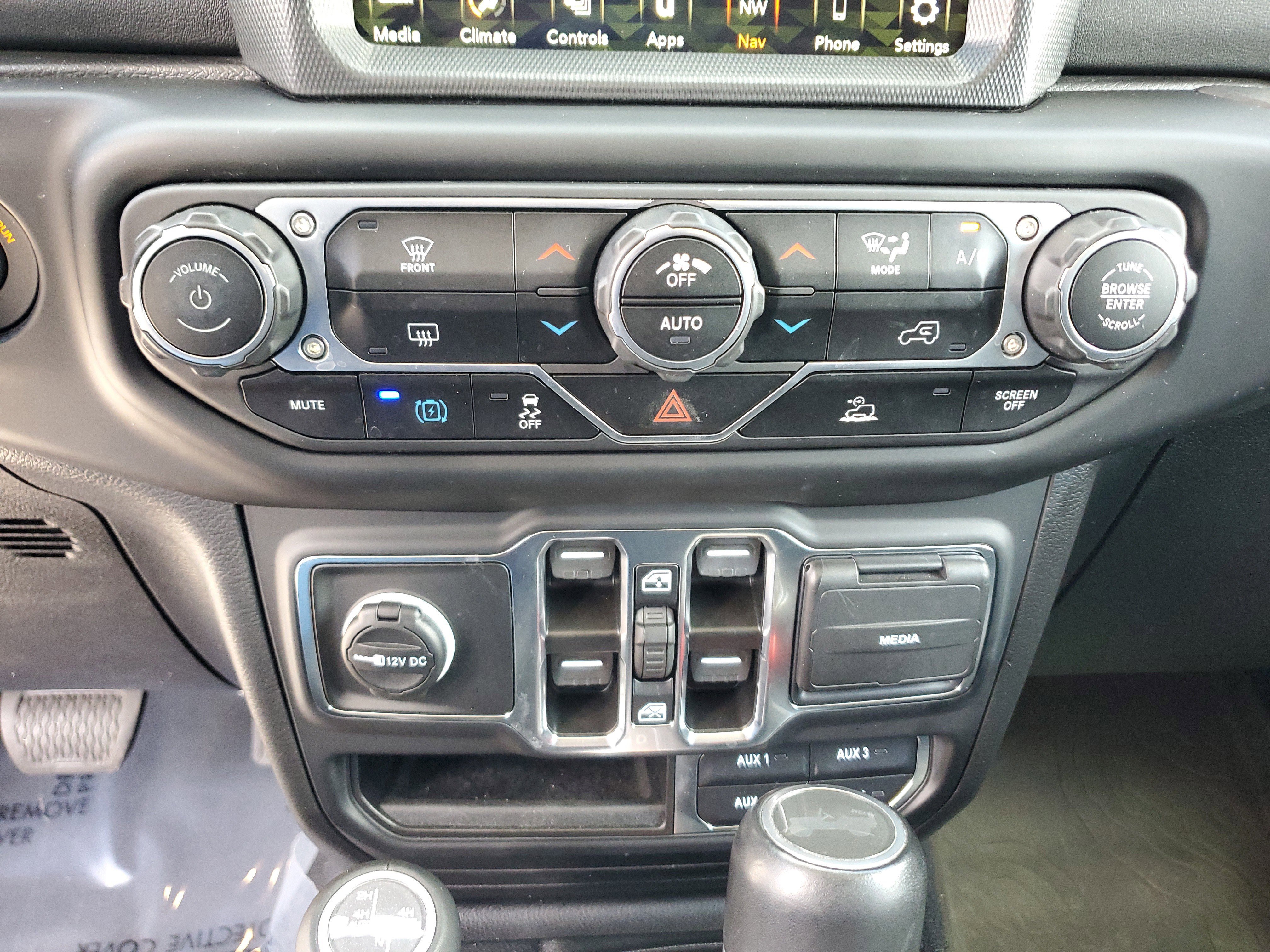 Used 2023 Jeep Wrangler Unlimited Sahara image 25