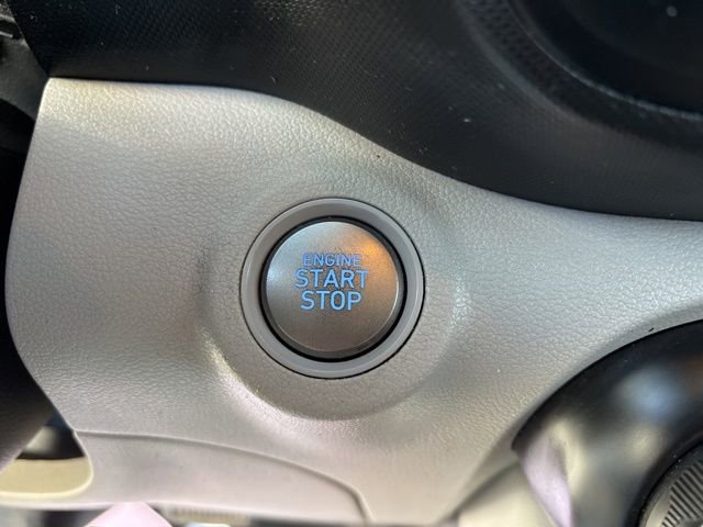 Used 2024 Hyundai Venue SEL image 18