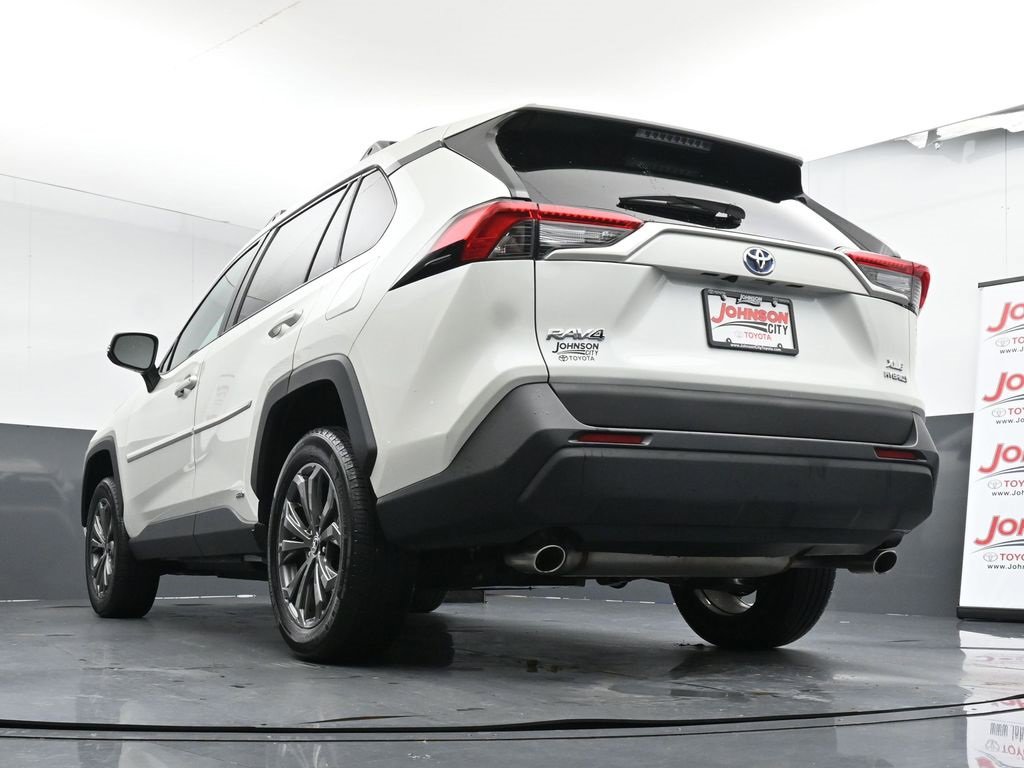 Used 2022 Toyota RAV4 XLE Premium image 21