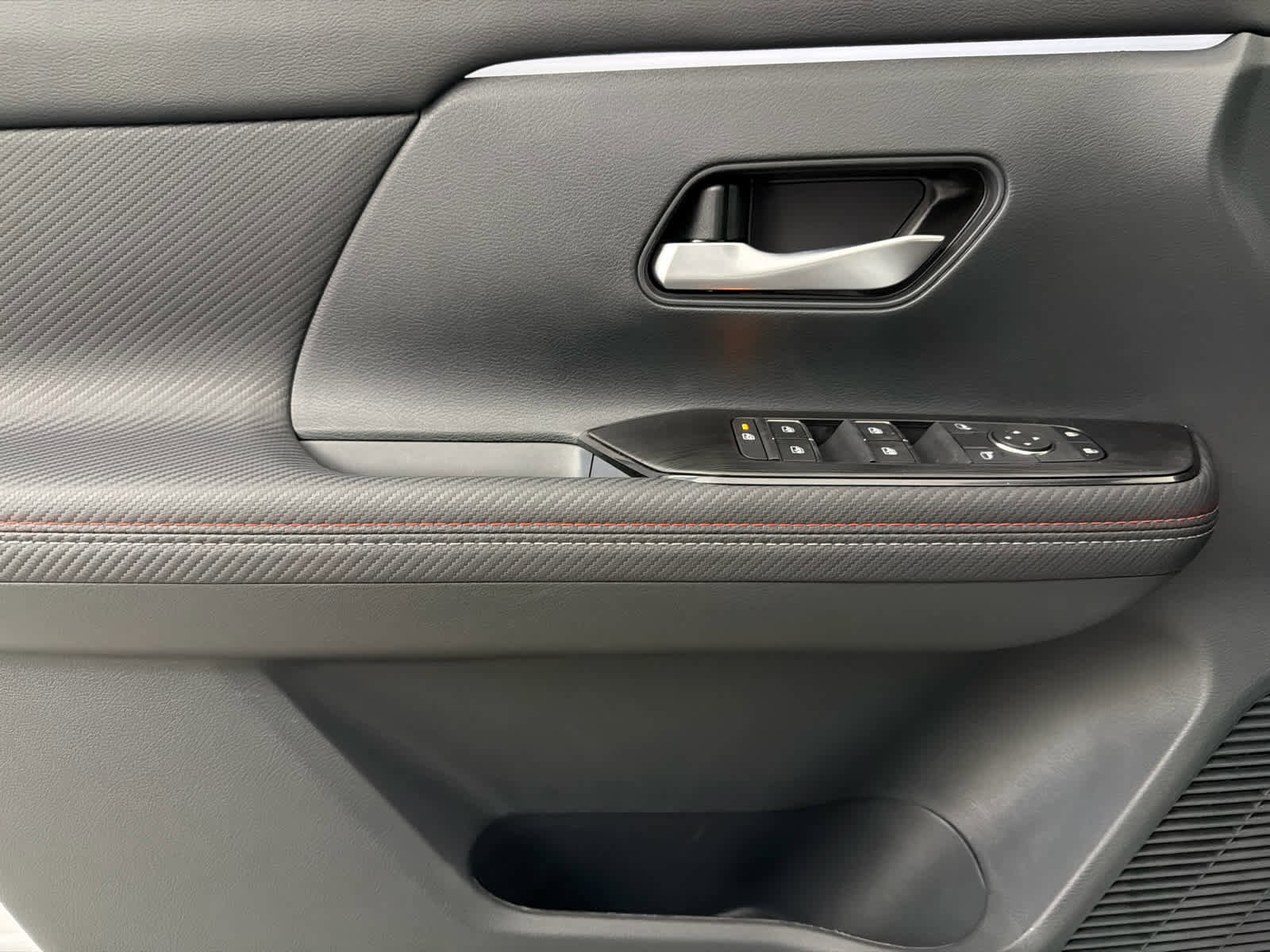 New 2026 Nissan Kicks SR image 23