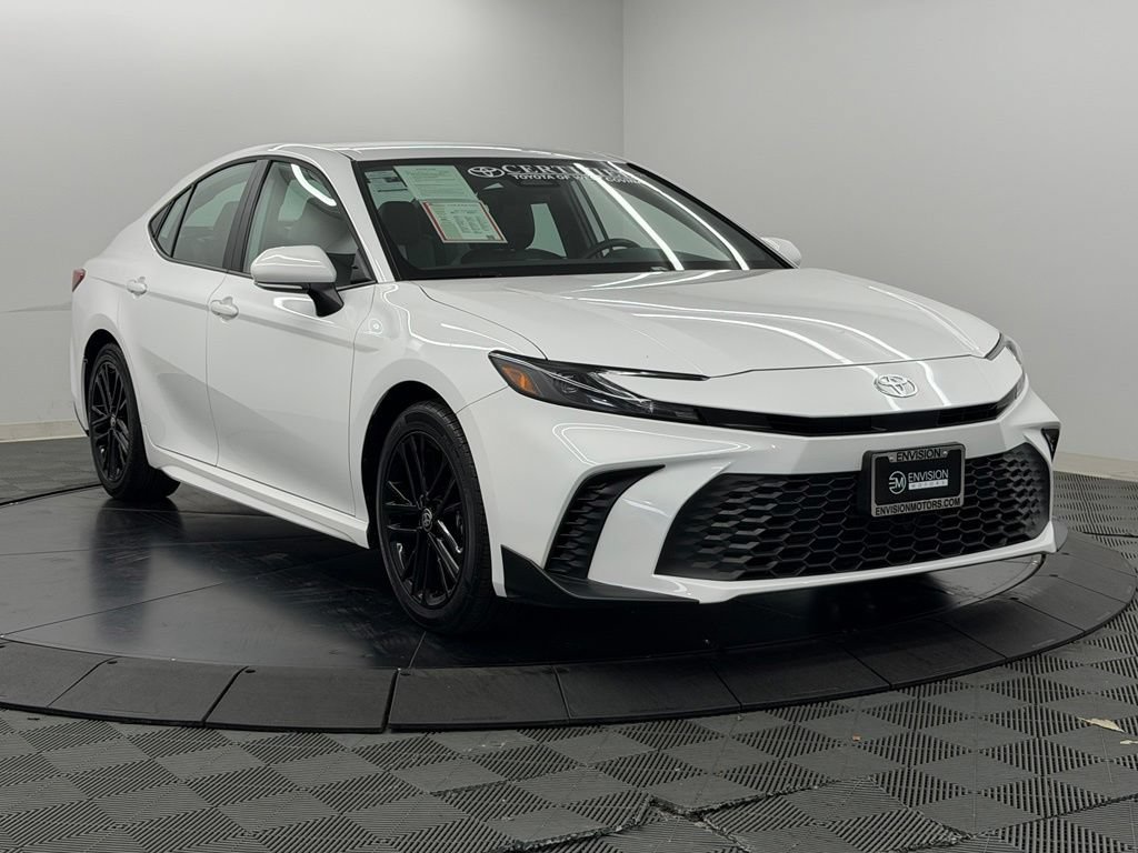 Used 2026 Toyota Camry SE FWD image 8