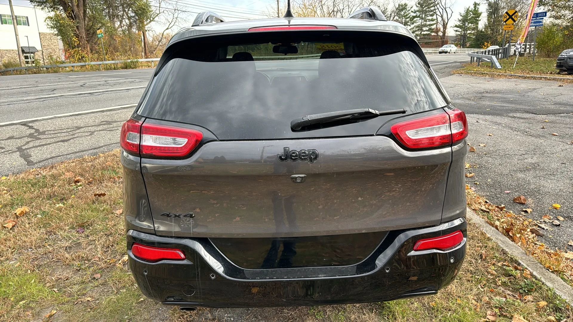 Used 2018 Jeep Cherokee Latitude AWD/4WD image 11