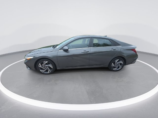 Used 2024 Hyundai Elantra Limited FWD image 4