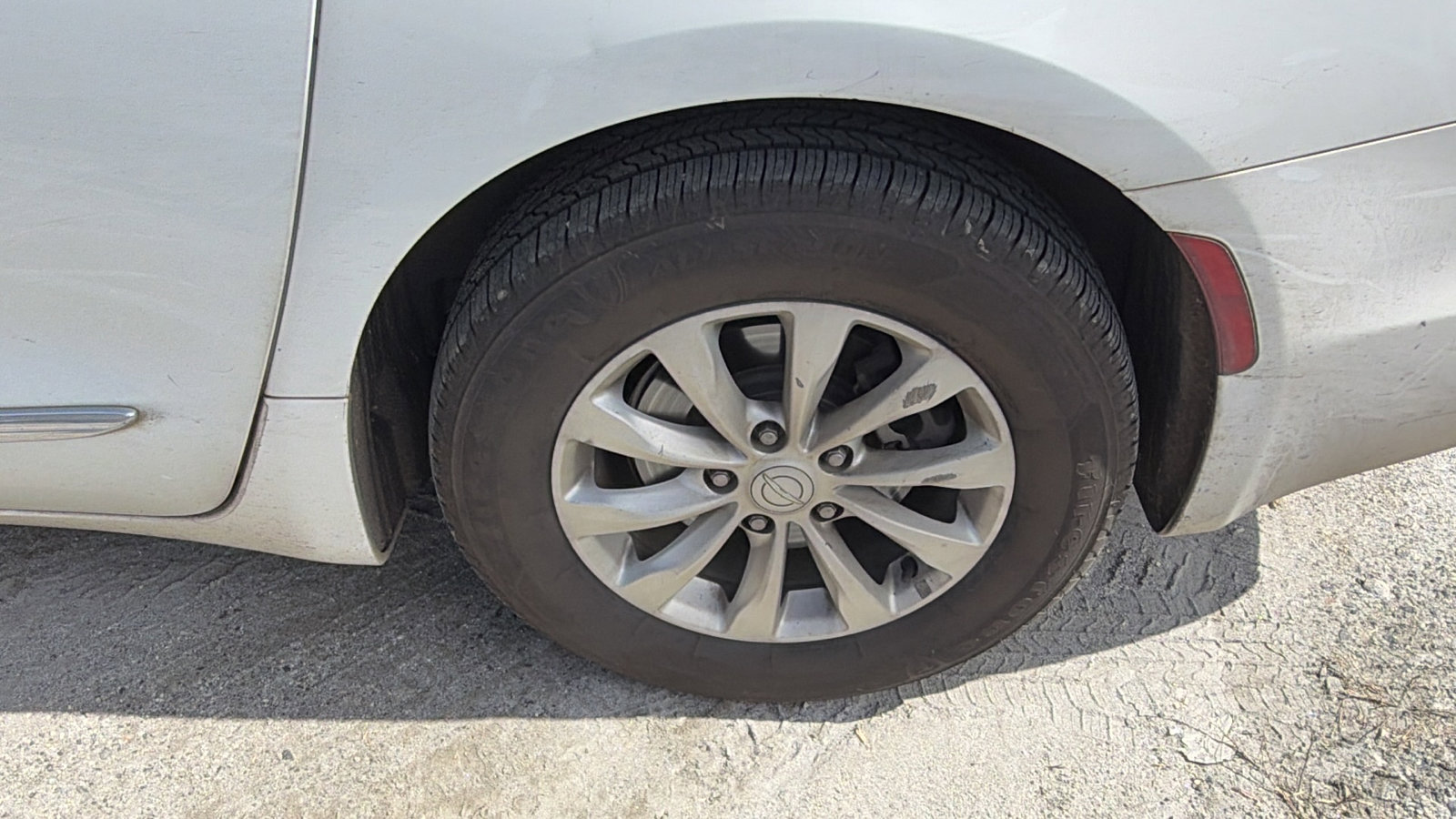 Used 2017 Chrysler Pacifica Touring-L image 12