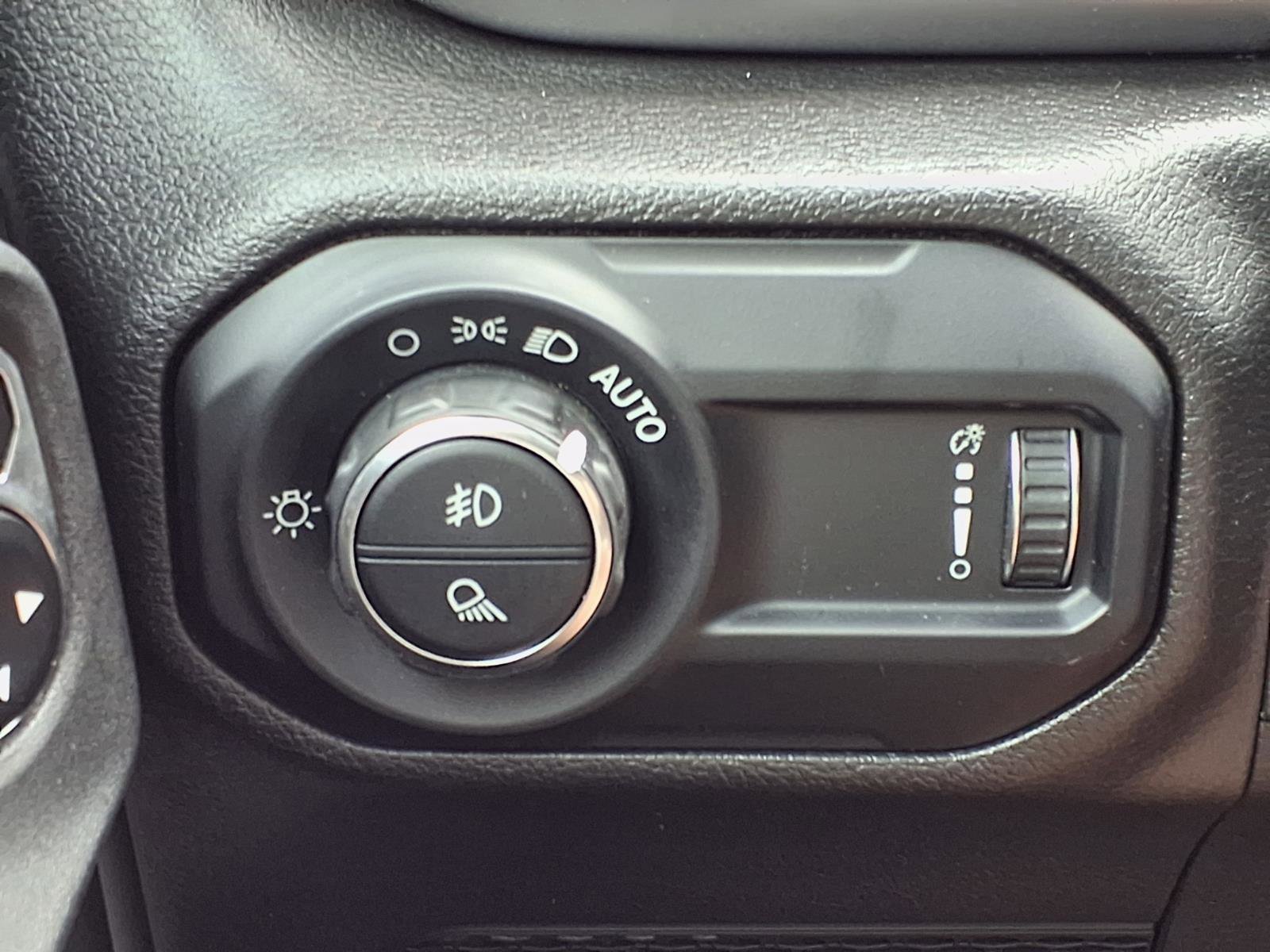 Used 2023 Jeep Gladiator Sport image 10