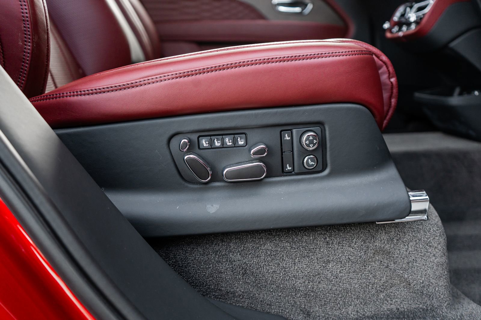 Used 2024 Bentley Bentayga Extended Wheelbase image 41