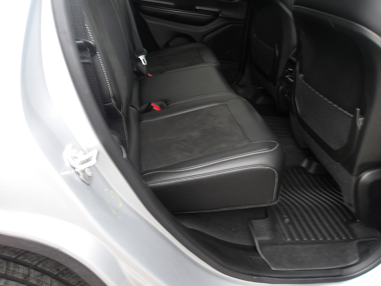 Used 2025 Jeep Grand Cherokee Altitude image 11