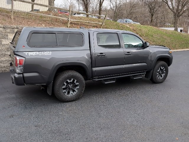 Used 2023 Toyota Tacoma TRD Off-Road image 3