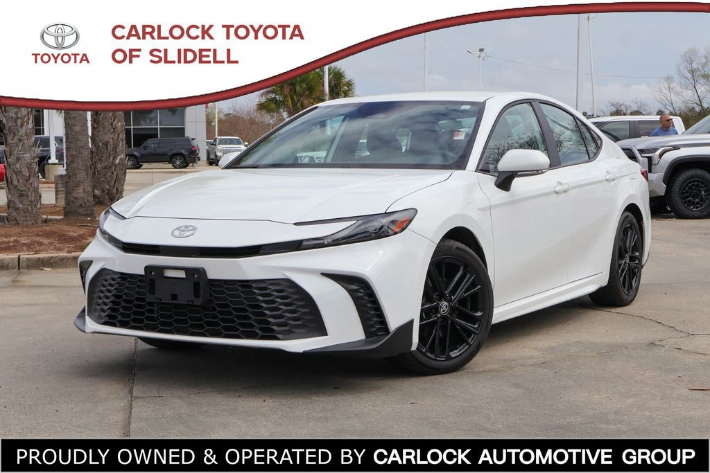 Used 2025 Toyota Camry SE FWD image 1